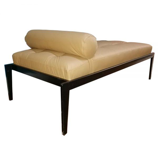 BANQUETA NILOPATRA DE EXHIBICIÓN 150cm